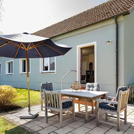 Holiday home Pommernhaus Mit Seeblick, Sauna, Kamin, Ruderboot