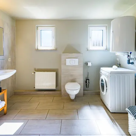 Holiday home Pommernhaus Mit Seeblick, Sauna, Kamin, Ruderboot *